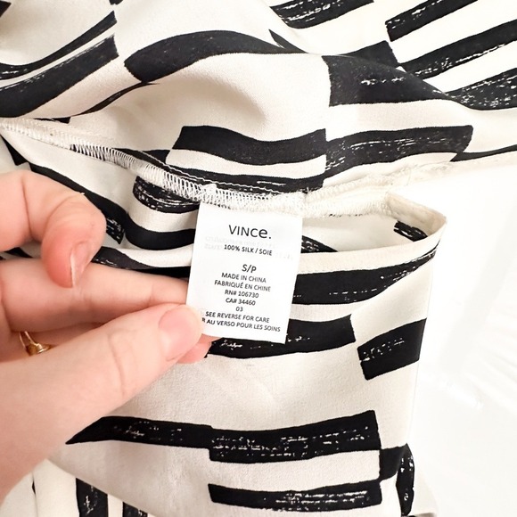 Vince Silk Patterned Tunic Tank Geometric Black/White - size S - Picture 6 of 7